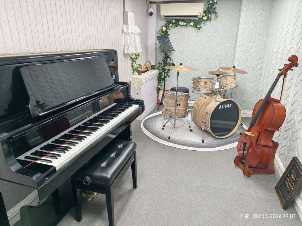 大角咀琴房出租 MusicRoom 全隔音教學空間實景：Kawai 鋼琴、TAMA 爵士鼓及大提琴，奧運站步行 5 分鐘